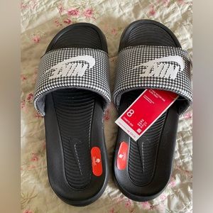 Nike Victori One slides